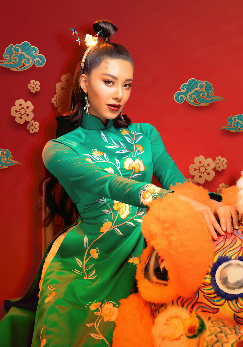 Á hậu Kim Duyên mặc áo dài đặc sắc, biểu cảm thần thái trước thềm tết Tân Sửu Ảnh 3