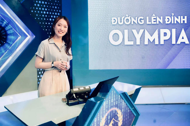 Hot girl Khánh Vy trở thành MC chính thức của “Đường lên đỉnh Olympia 2022” - 1
