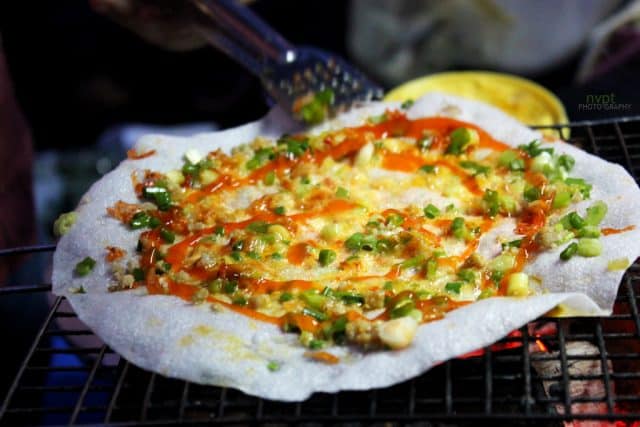 Món bánh tráng nướng - Một trong những món đặc sản Hồ Chí Minh nổi tiếng 