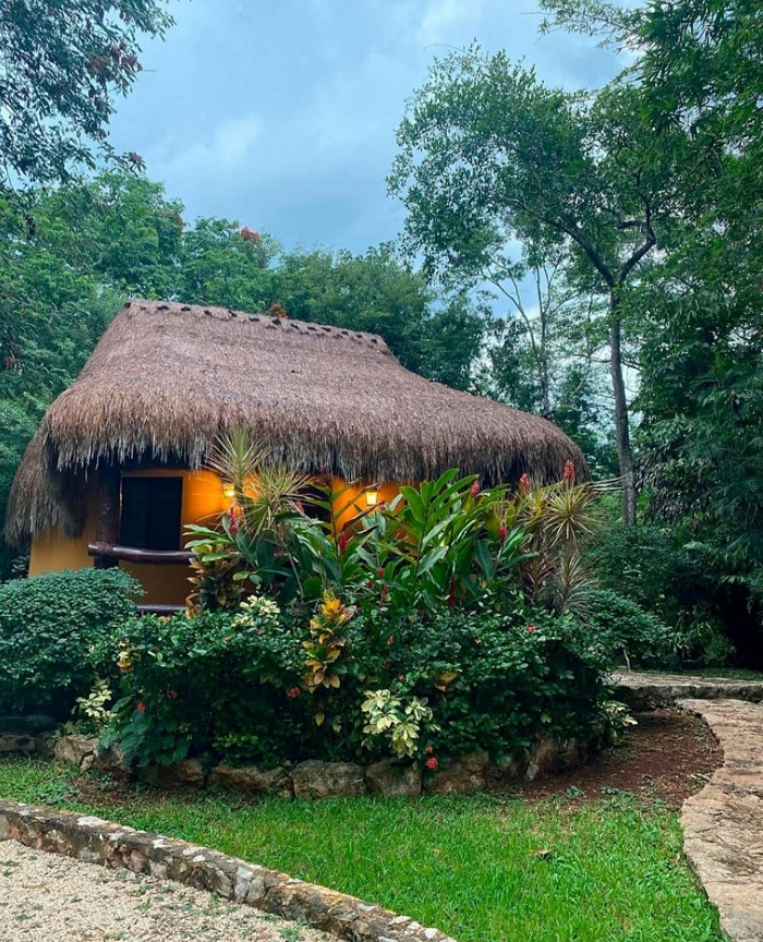 Một bungalow để du khách nghỉ qua đêm hồ Ik Kil Cenote