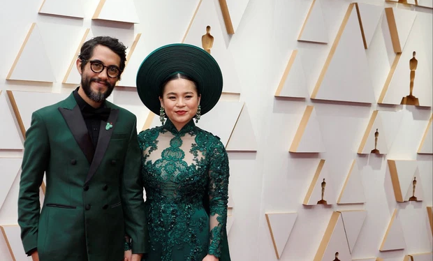 Lần đầu tiên áo dài Việt Nam xuất hiện trên thảm đỏ Oscar