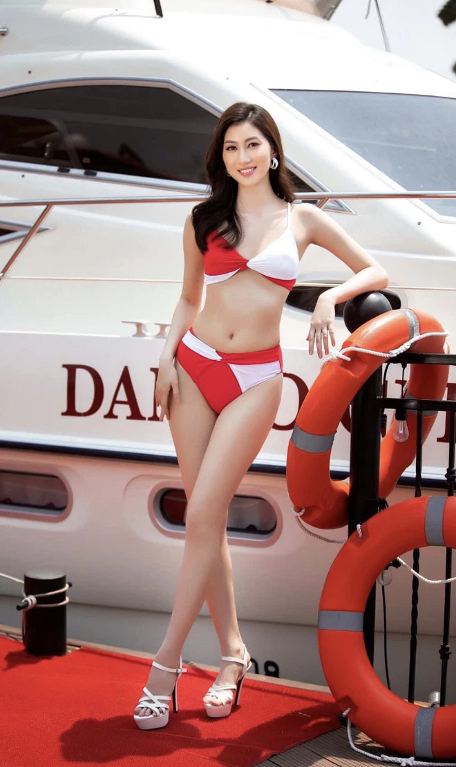Lý do Nam Em được khen ngợi khi cùng các thí sinh Miss World Vietnam diện bikini khoe body cực "nuột"