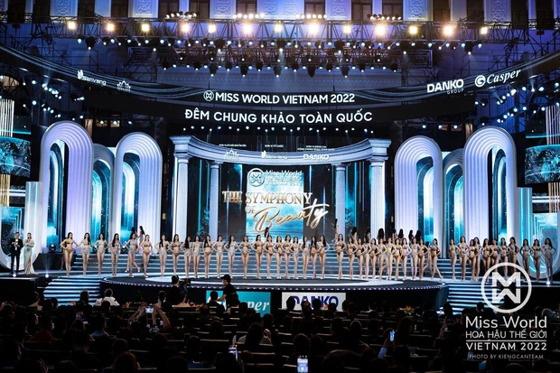 "Bỏng mắt" với màn đồng diễn bikini của các thí sinh Miss World Việt Nam 2022