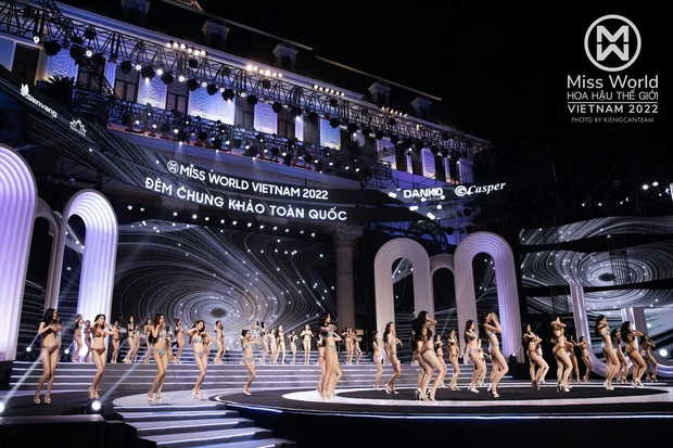 "Bỏng mắt" với màn đồng diễn bikini của các thí sinh Miss World Việt Nam 2022