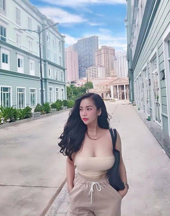 Hot girl Việt chăm diện đồ khoe vòng 1, nhan sắc áp đảo gái Trung