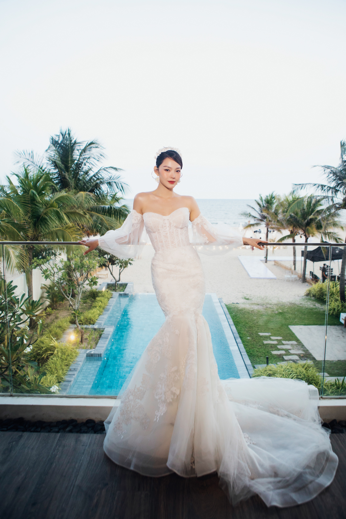 Minh Hằng diện 2 chiếc váy cưới gần 500 triệu đồng