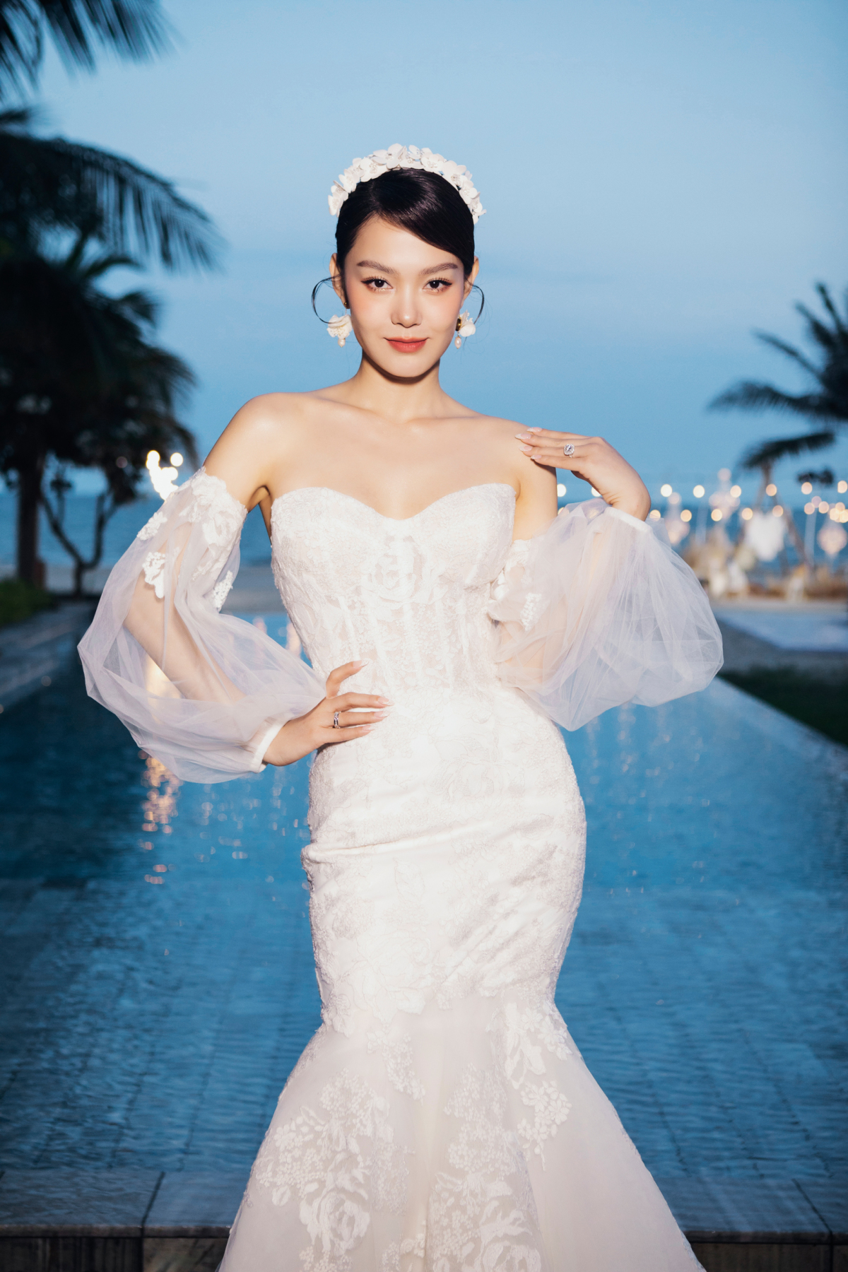 Minh Hằng diện 2 chiếc váy cưới gần 500 triệu đồng