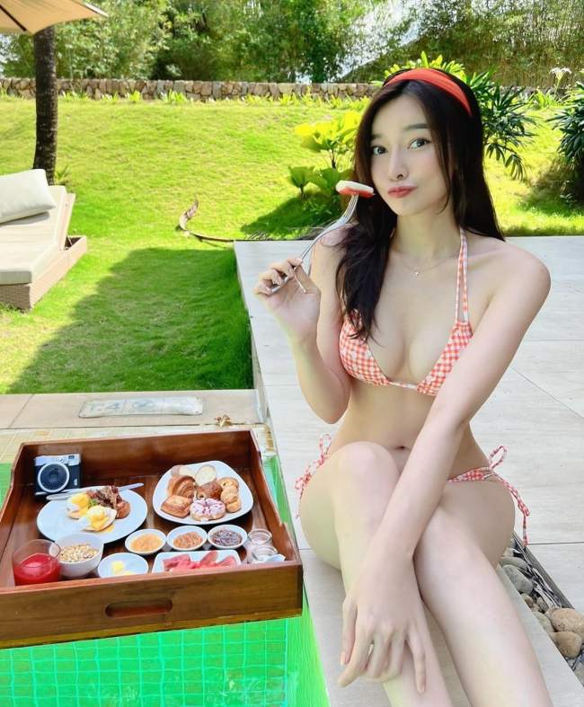 Hội mỹ nhân Việt chăm diện bikini "siêu nhỏ" nóng bỏng