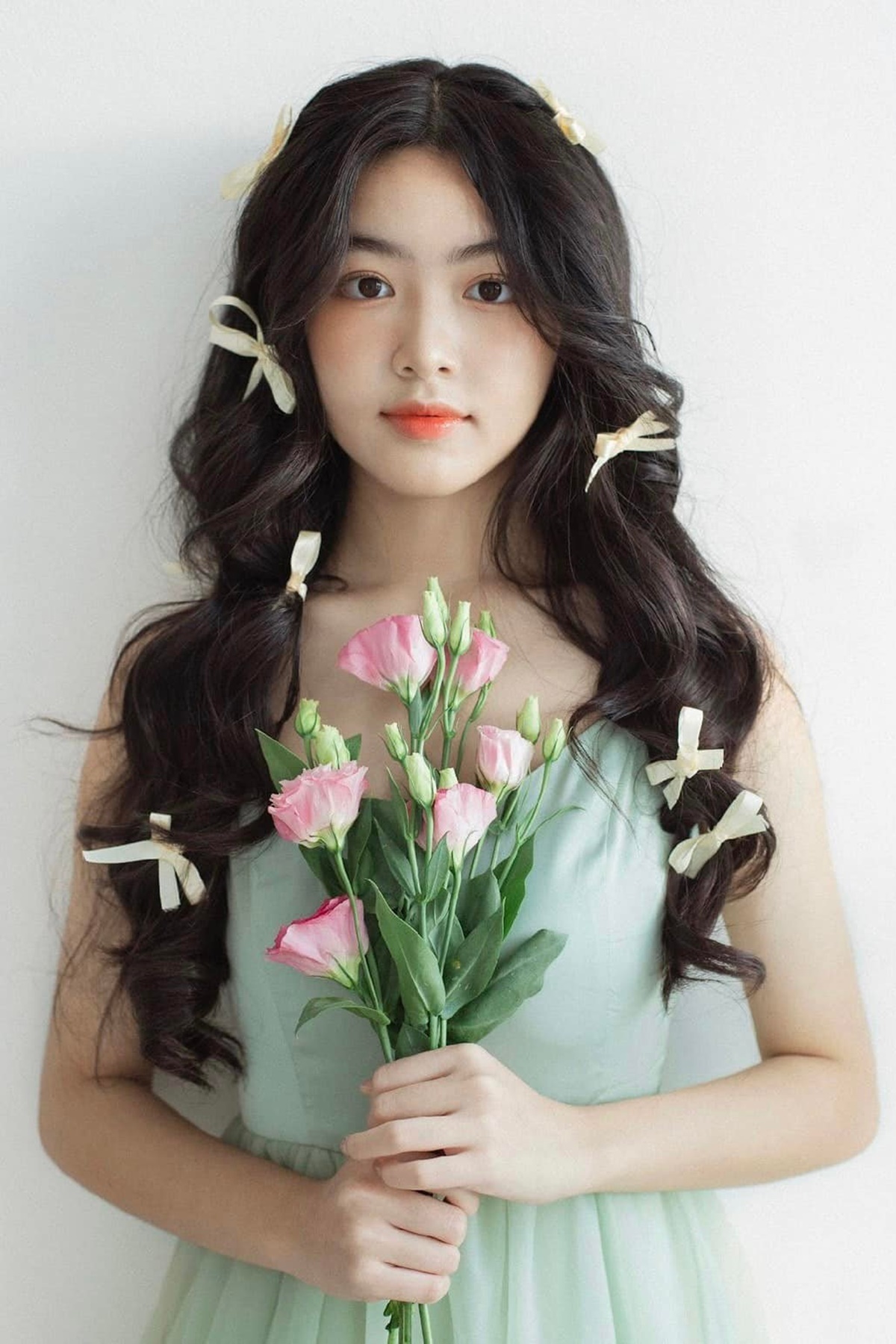 Mê mệt với nhan sắc "chuẩn Hoa hậu" của con gái Quyền Linh