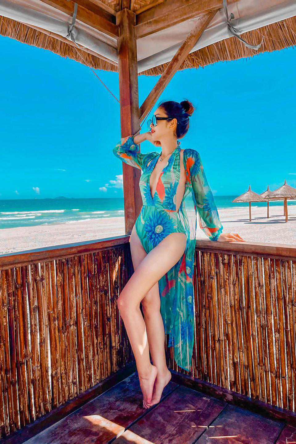 Jennifer Phạm khoe dáng nóng bỏng với bikini gần trăm triệu