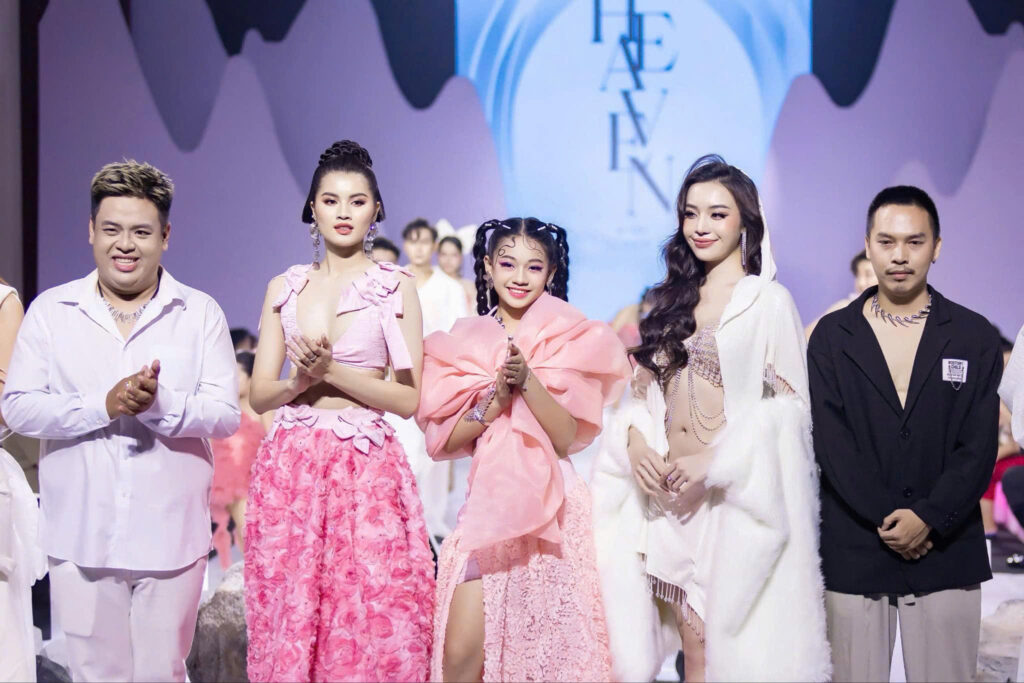 model-bao-ngoc-guong-mat-vedette-toa-sang-trong-bo-suu-tap-icy-pinky-cua-diorion-tai-haven-fashion-show