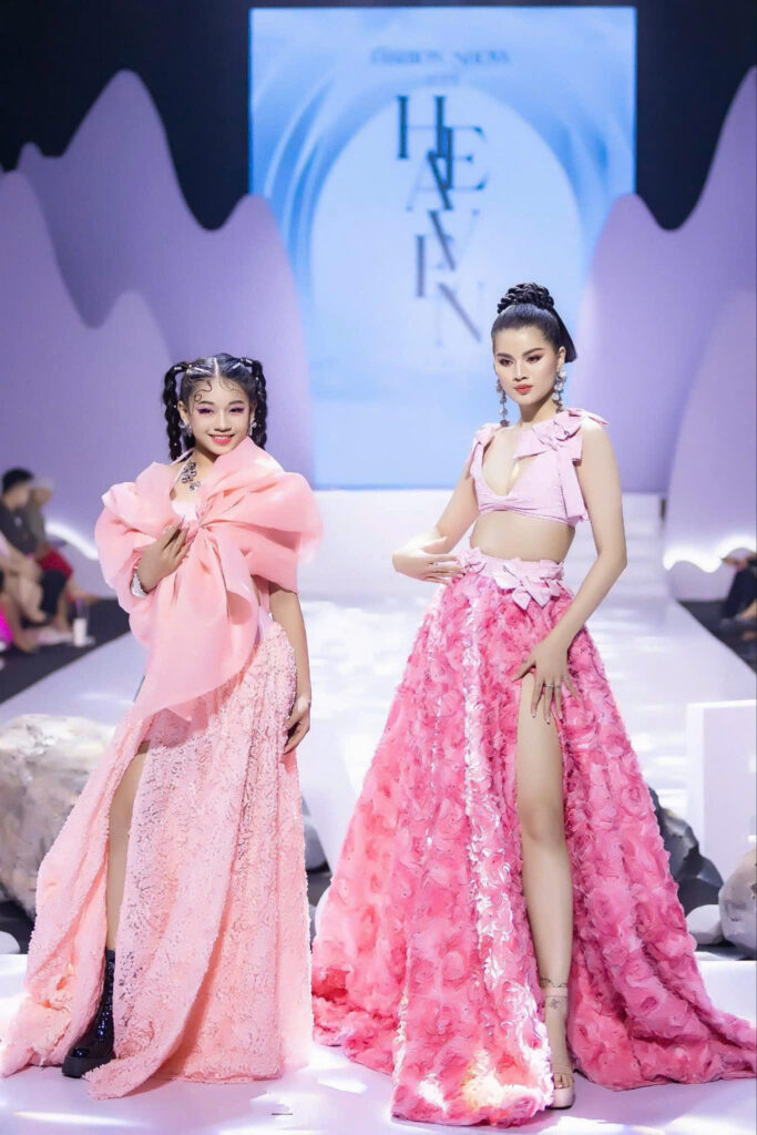 model-bao-ngoc-guong-mat-vedette-toa-sang-trong-bo-suu-tap-icy-pinky-cua-diorion-tai-haven-fashion-show