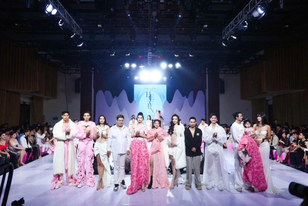 model-bao-ngoc-guong-mat-vedette-toa-sang-trong-bo-suu-tap-icy-pinky-cua-diorion-tai-haven-fashion-show