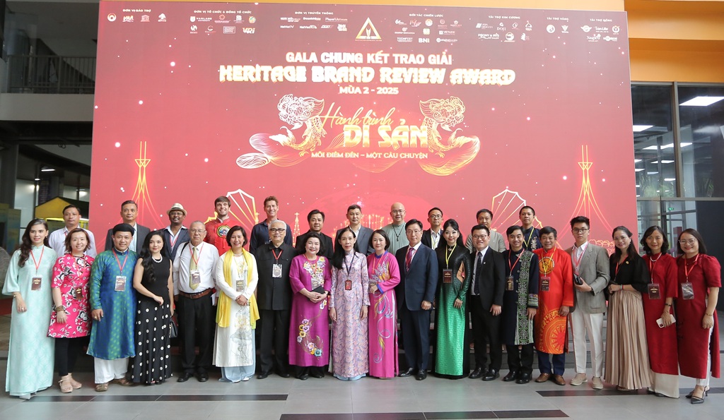 Đông đảo các chuyên gia, học giả và nghệ sĩ hàng đầu đã đến dự đêm chung kết Heritage Brand Review Award mùa 2